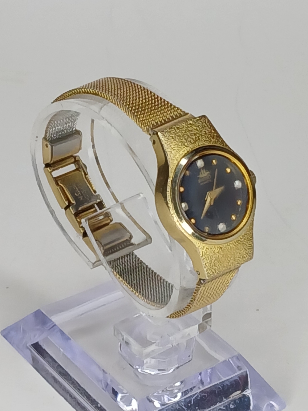 Seiko Quartz Women's Watch Gold Tone Mesh Band Blue Dial 5Y21-0020